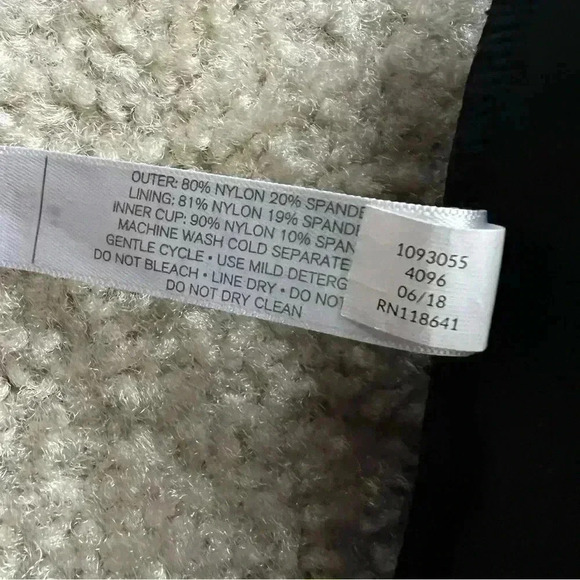 Livi Active Lane Bryant Bra Sz 18 40 D Pink Strap Back Black Low Impact Wireless - Picture 12 of 12